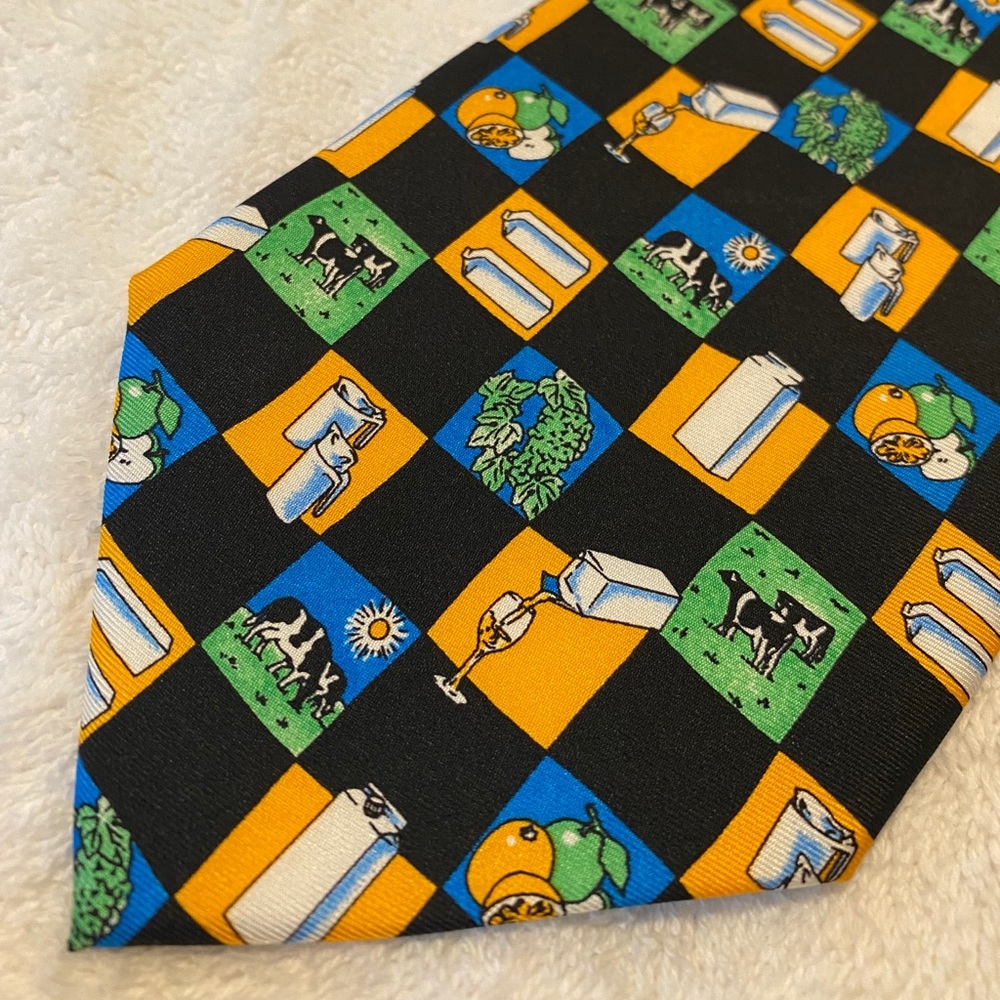 Brand New Tie Commemorating Down On The Farm